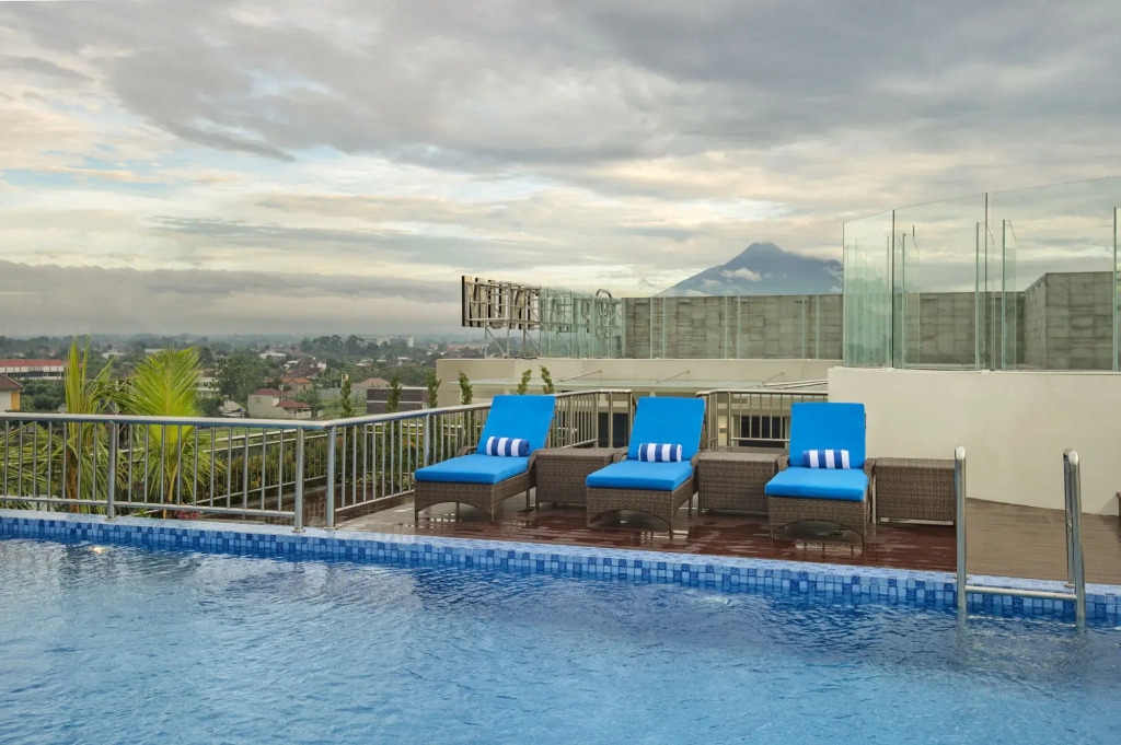 Platinum Adisucipto Hotel & Conference Center