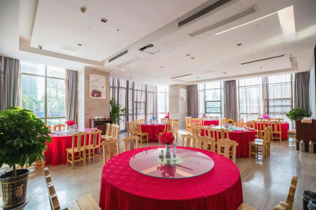 Hewitt Grand Hotel