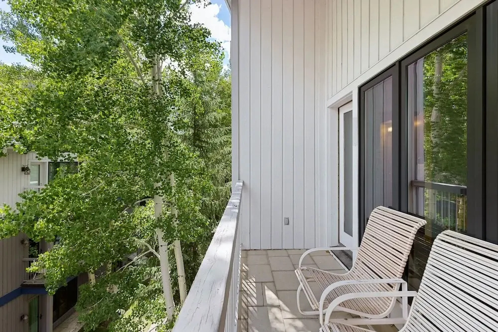 2708 Chateaux Dmont 3 Bedroom Condo