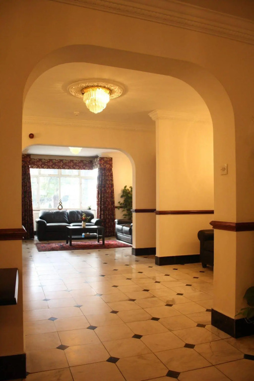 Kings Paget Hotel