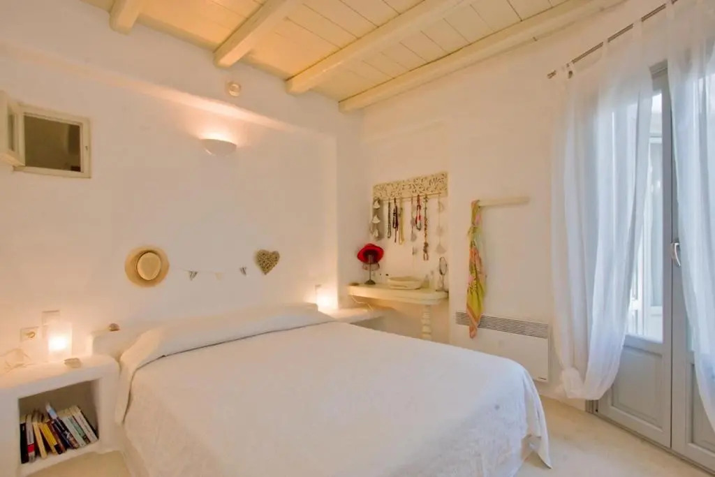 4-bedroom Cycladic Villa with Seaview