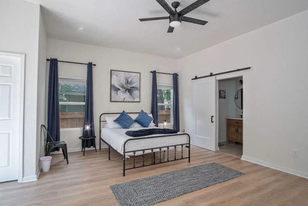 Generous 4br/3ba Charmer Near Glorius Downtown!