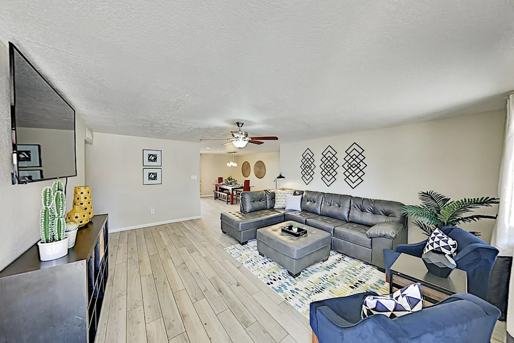 Family Friendly W/ Heated Pool & Waterslide 4 Bedroom Home