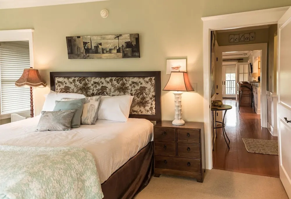 Watercolor - Park District 1-Bedroom Condos by 360 Blue