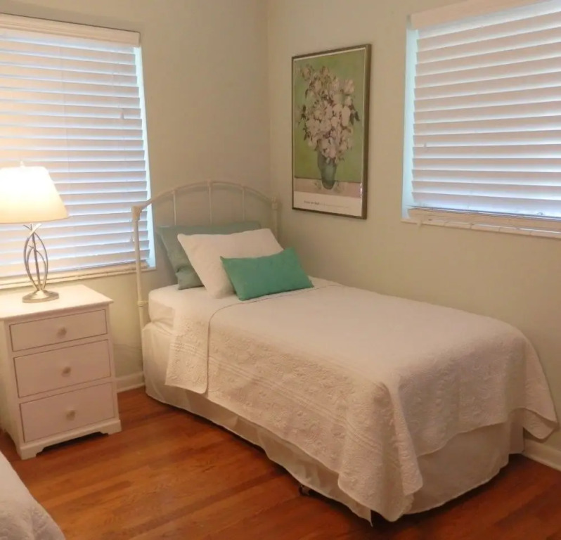 Lake Breeze 3/2.5 for 8 Large Pool Great Location