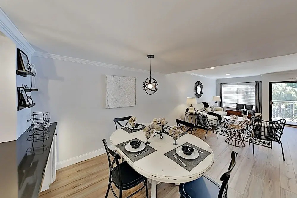80courts 2 Bedroom Condo