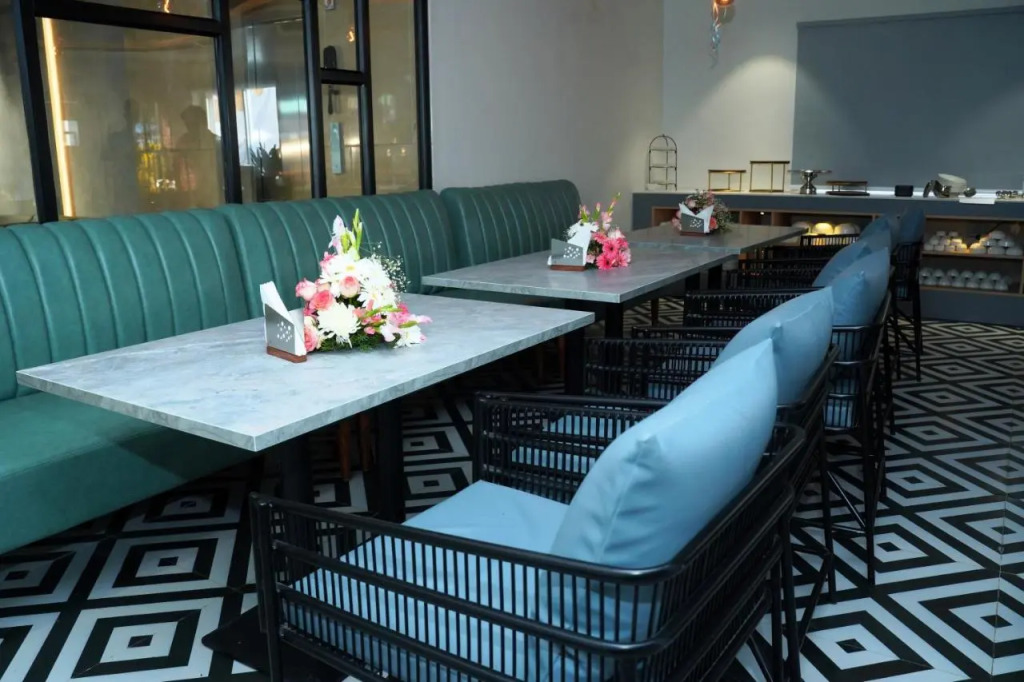 Hotel Kyzen HiTech City- Your Zenly Stay