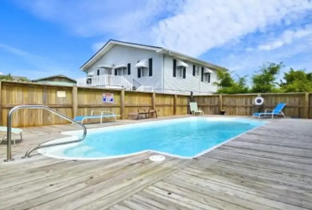 Sun Kissed 5 Bedroom Home by RedAwning