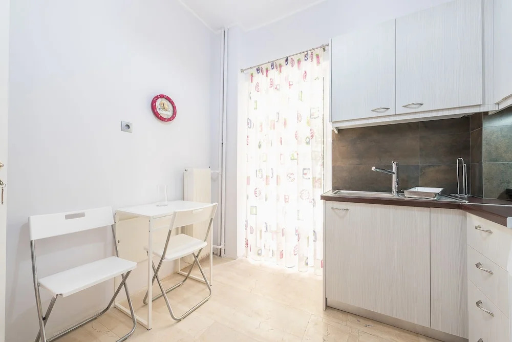 Central & Cozy Apartment With Balcony
