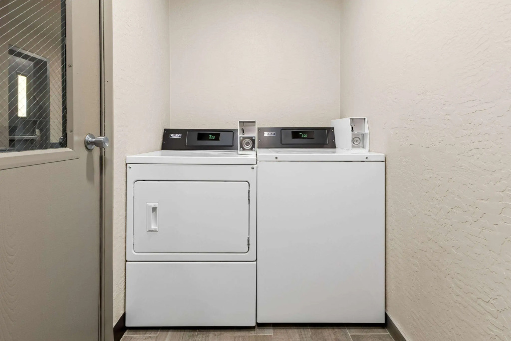 Days Inn & Suites by Wyndham Mesa Near Phoenix