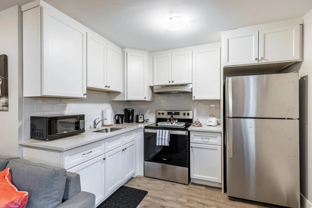 1BR - Boutique Apt With Netflix - Prime Location