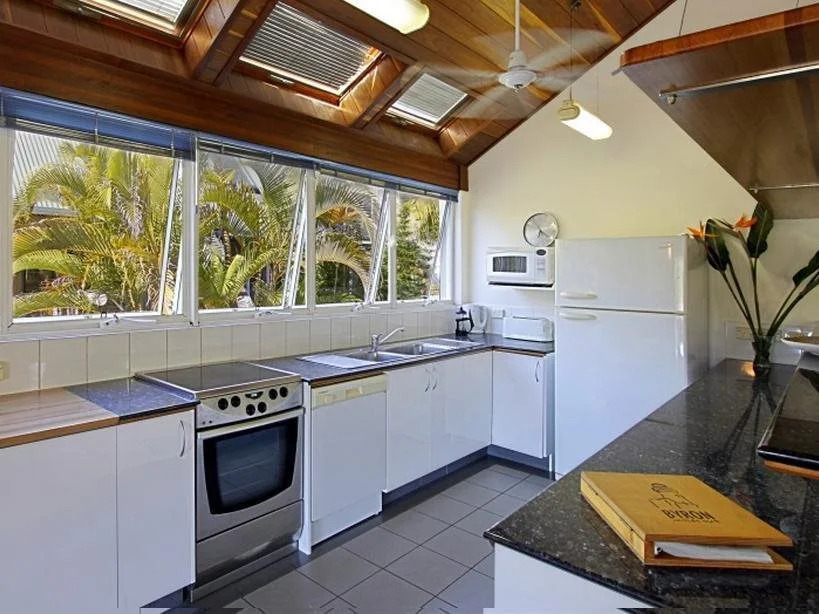 Clarkes Beach Villa - steps to beach & Byron town