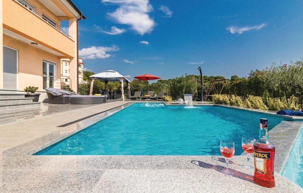 Beautiful Home in Pula With Sauna, Wifi and 5 Bedrooms