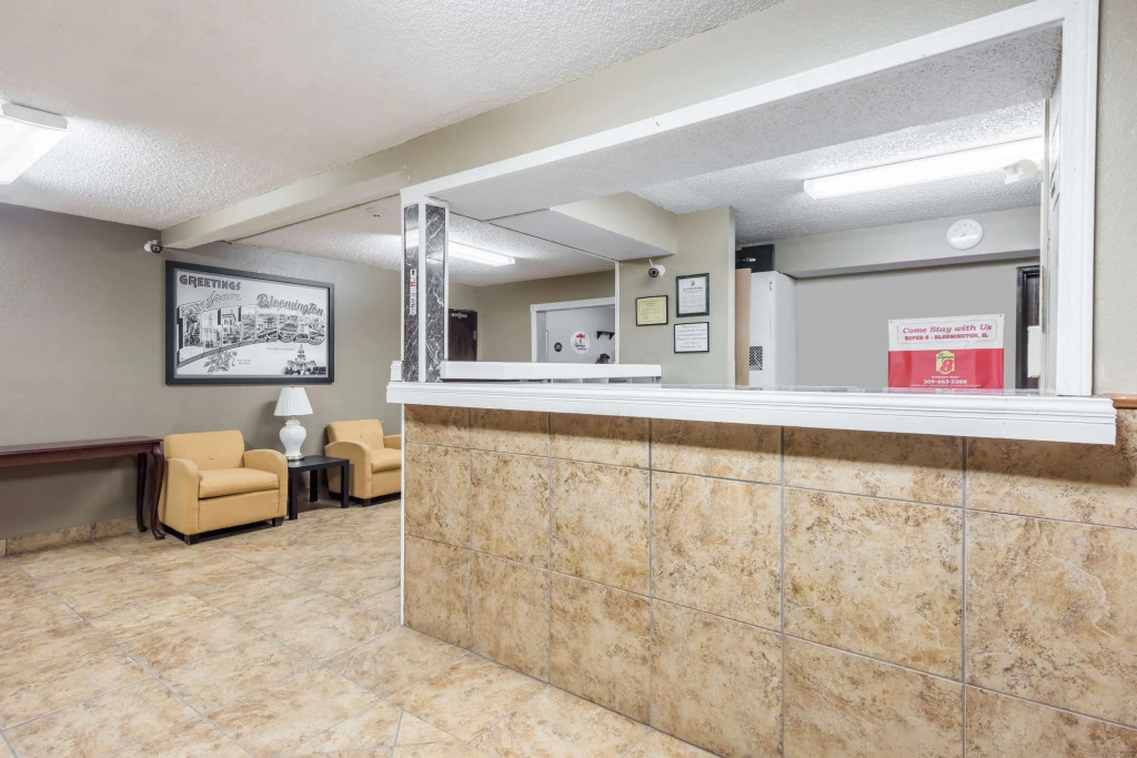 Super 8 by Wyndham Bloomington Normal
