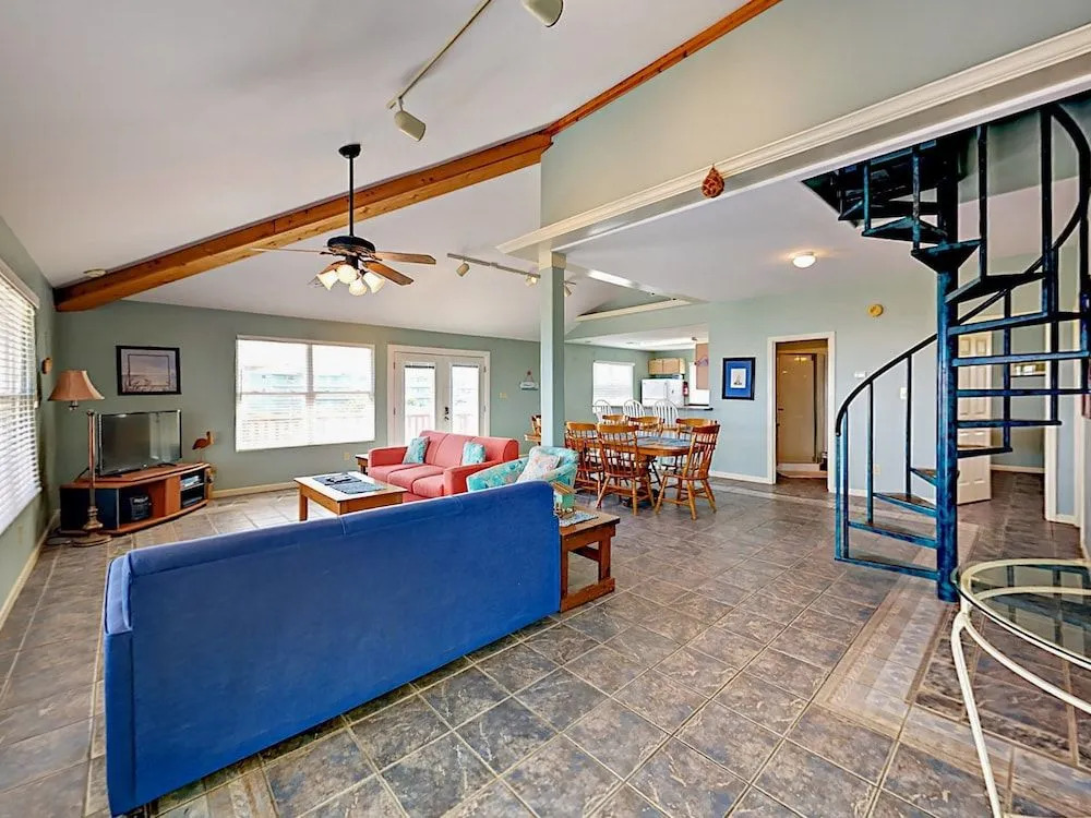 1814 On The Beach Home 4 Bedrooms 2 Bathrooms Home
