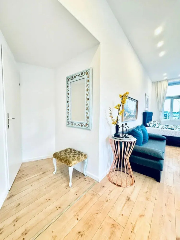 Comfortable Private Rooms in 3BR Apartment Near Kaufpark Alterlaa