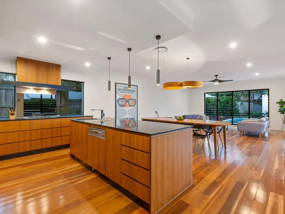 Stunning Beach House On Collins