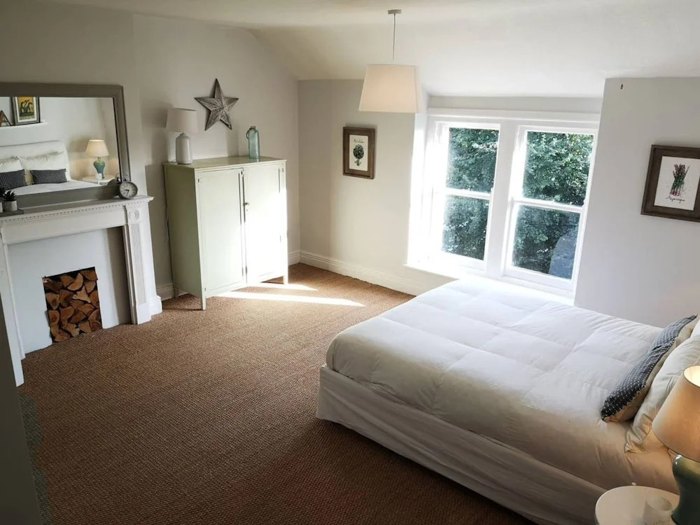 Spacious and Homely 3 Bedroom Clifton Flat