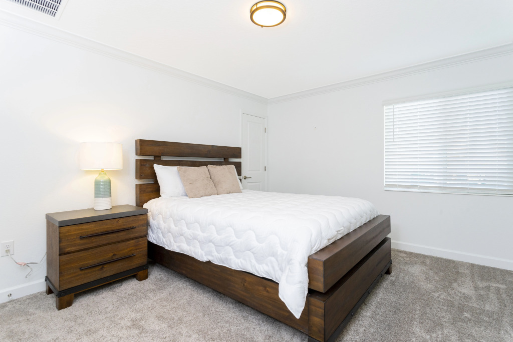 Gorgeous 5 Bd w Pool Close to Disney Champions Gate 948
