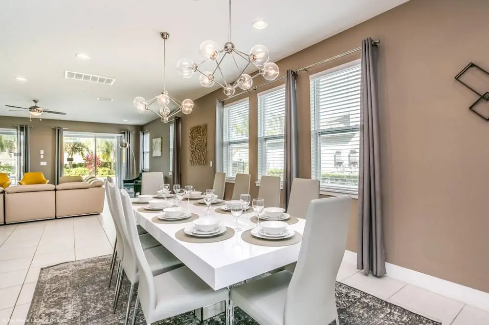 Stylish Family Home Sleeps 22 Enc101