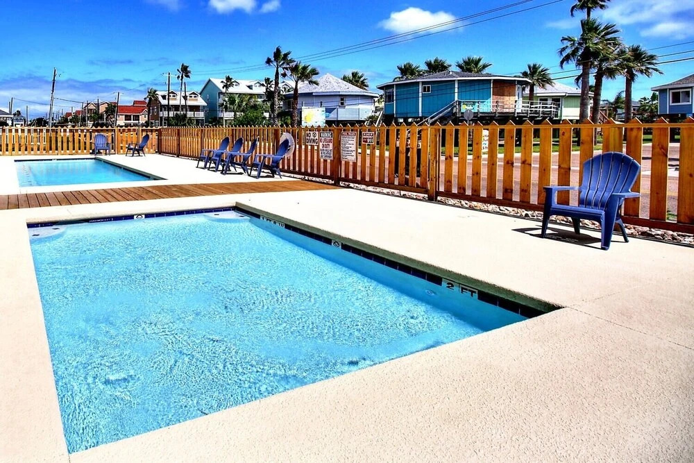 Woodhaven Beach Club 2 Bedroom Bungalow by Redawning