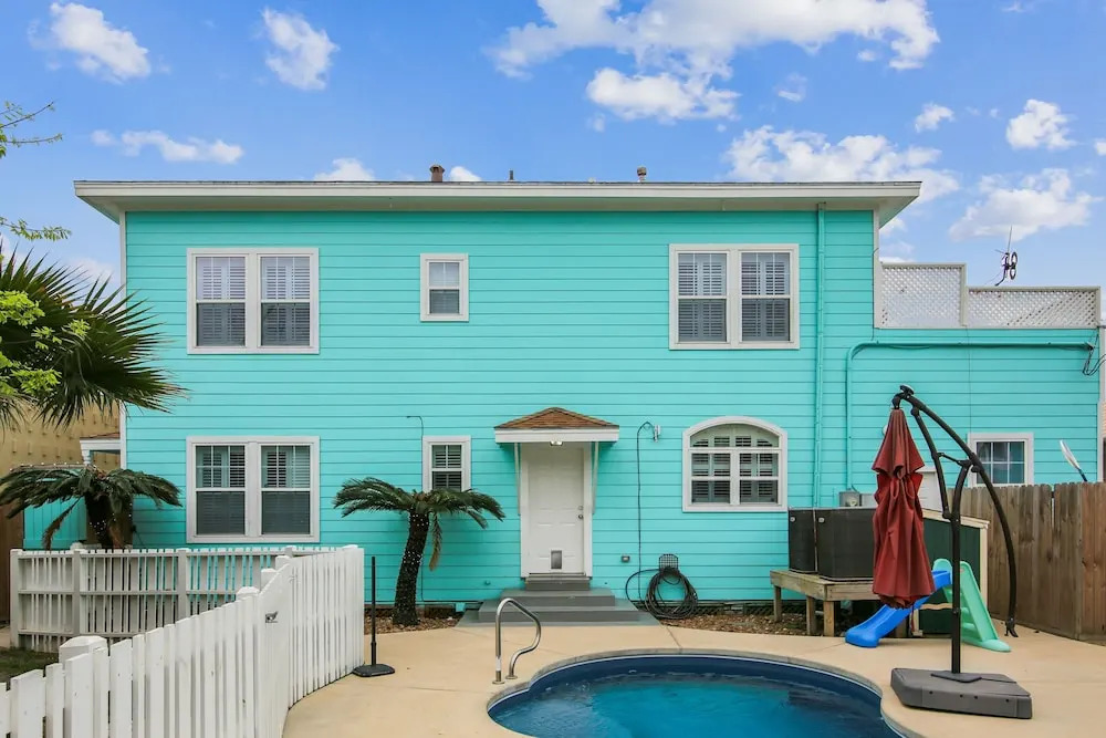 The Turquoise Turtle 4 Bedroom Home