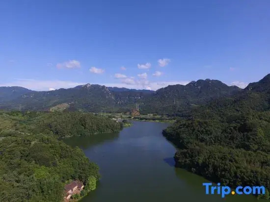 Yapotian Baishuizhai Holiday Hotel