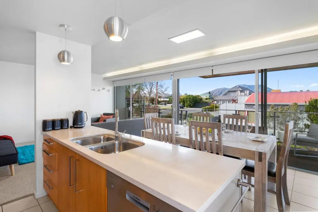 The Lake Life - Taupo Central Holiday Apartment