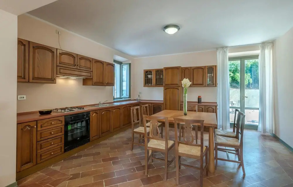 Stunning Apartment in Pesaro With Wifi and 6 Bedrooms