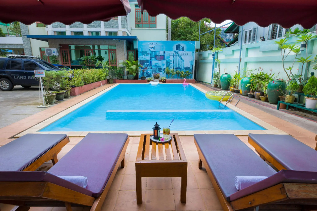 Ten Mile Hotel