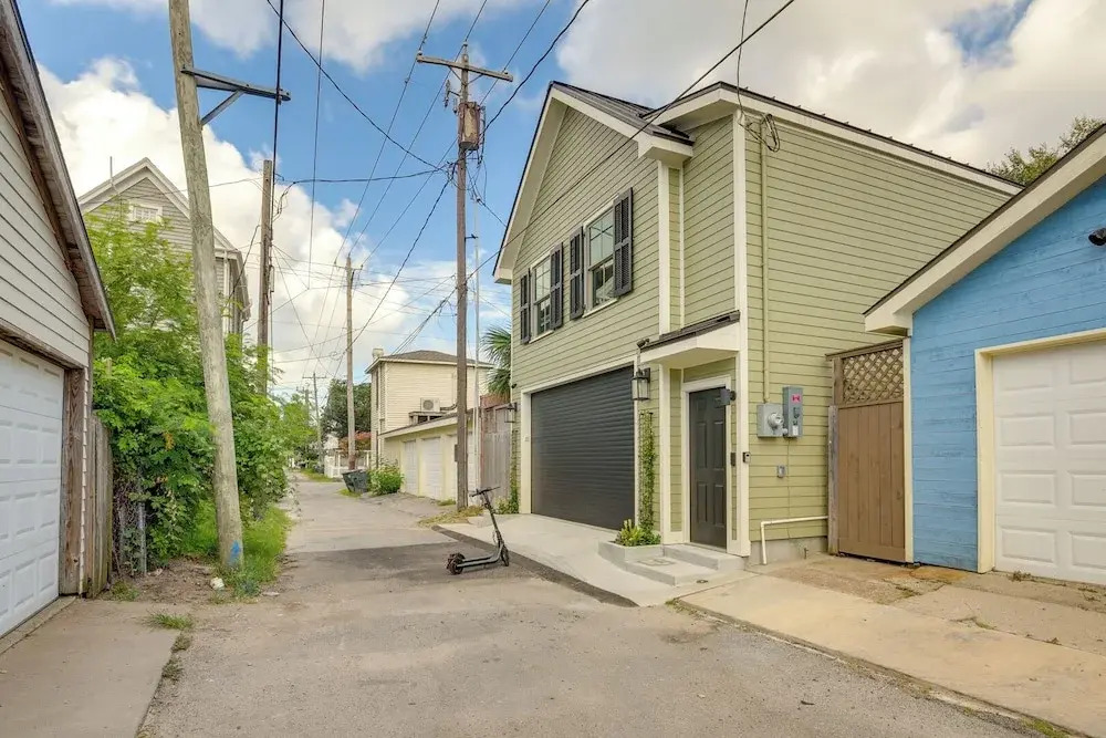 Walk to Shops & Restaurants: Chic Galveston Studio