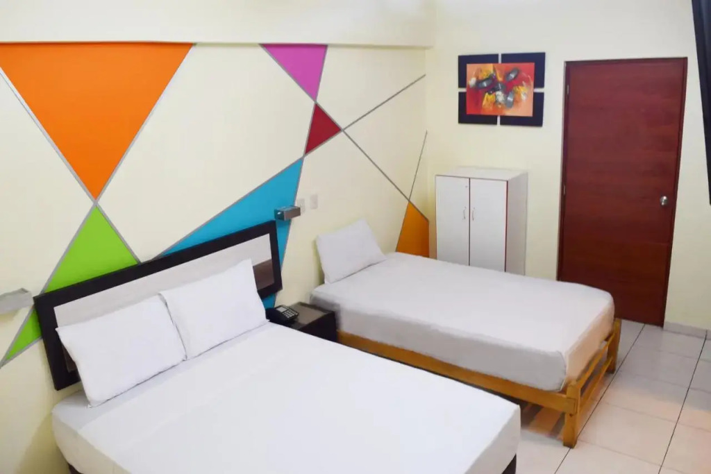Hotel Colors Canada