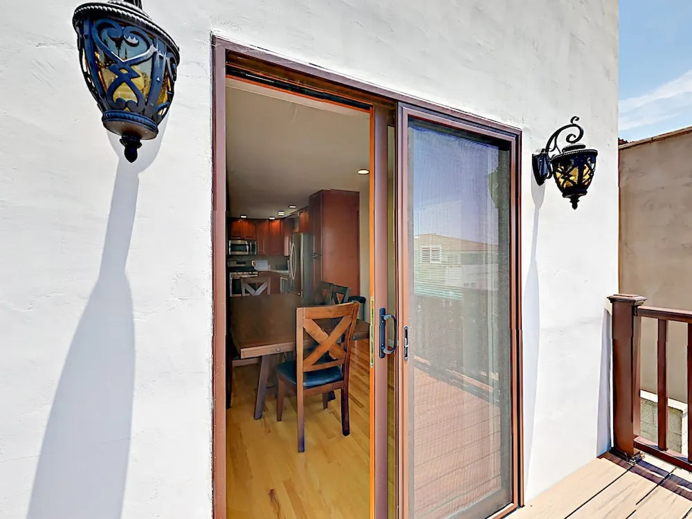 1731 Plum Street Duplex Unit B - 3 Br apts by RedAwning