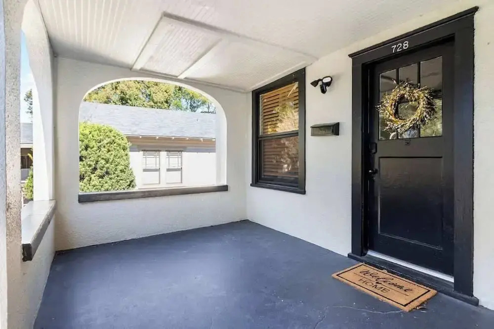 Charming 2-bedroom Home Lakeland