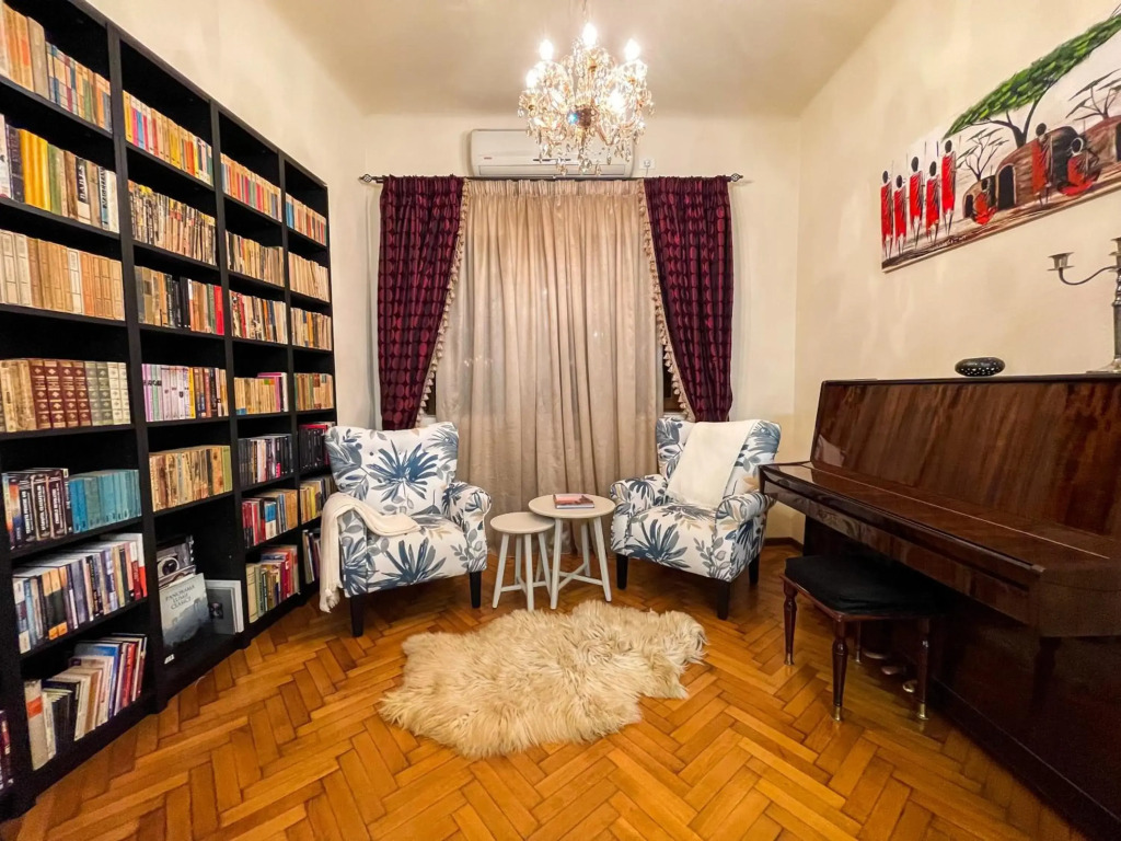 Central apartment w/ fire place - ground floor