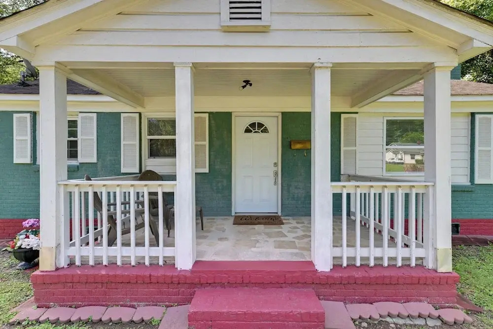 5 Mi to Uptown: Charlotte Hideaway w/ Yard