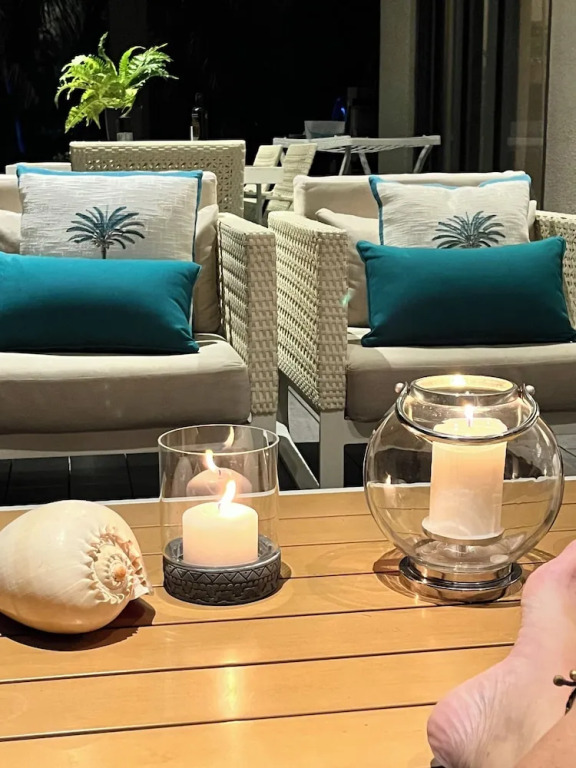 Black Reef Apartments