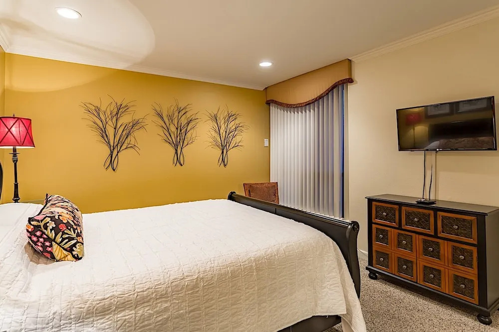 The Shores at McCormick Ranch 3 BR by Casago