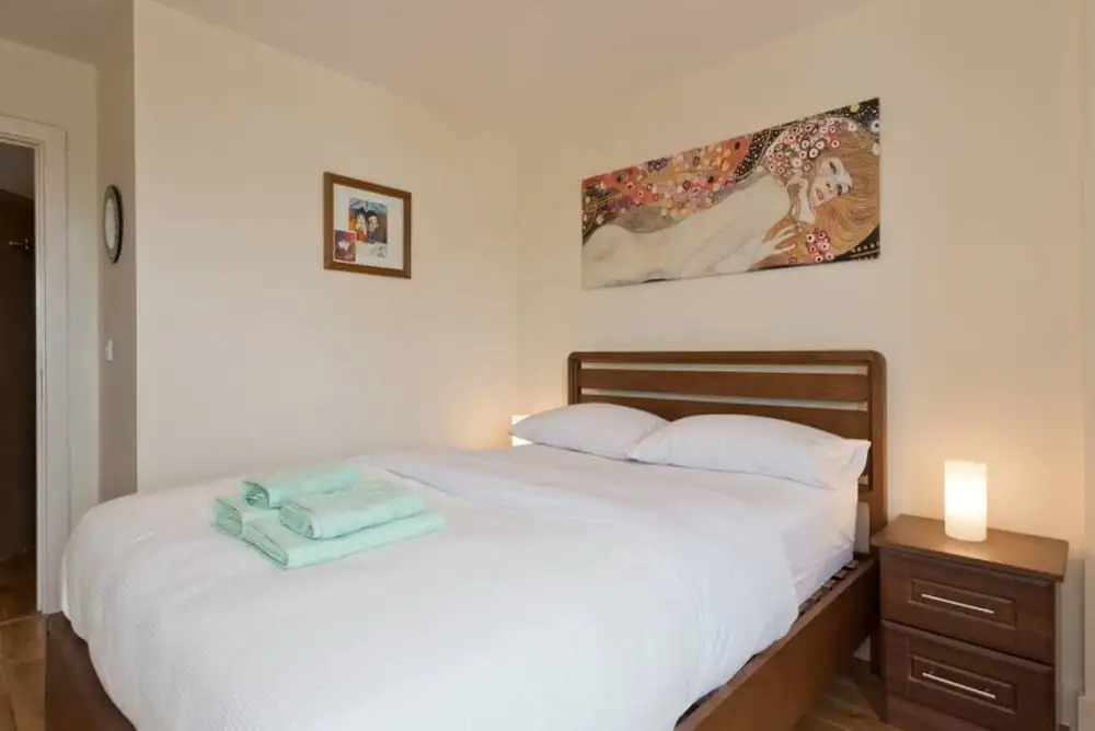 Dual-aspect 2 Bedroom Apartment