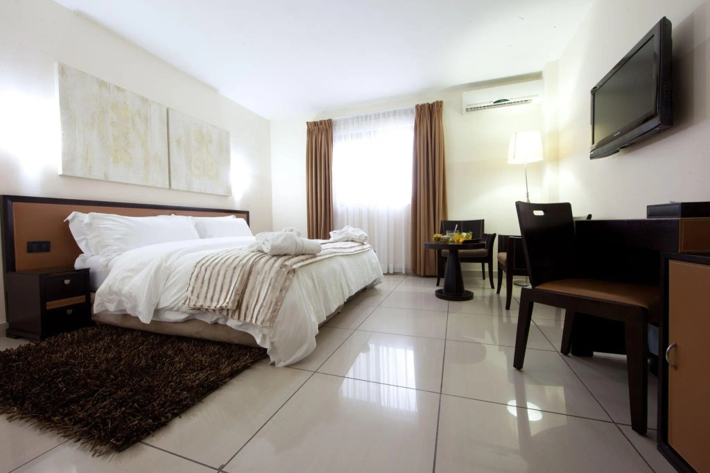 Oak Plaza Hotels East Airport