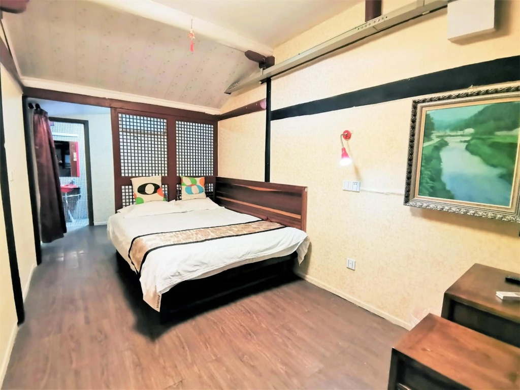 Shaoxing Laotaimen Luxun Native Place Youth Hostel