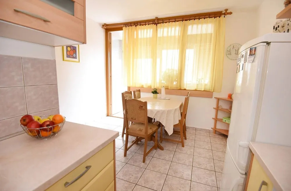 Close to the Centre, 2-bedroom Apartment Zara Verde