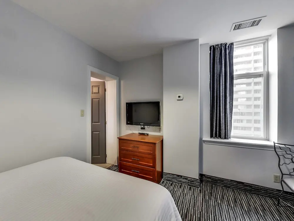 Isabella Hotel & Suites
