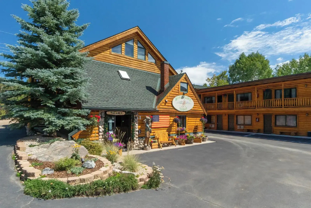 Spirit Lake Lodge