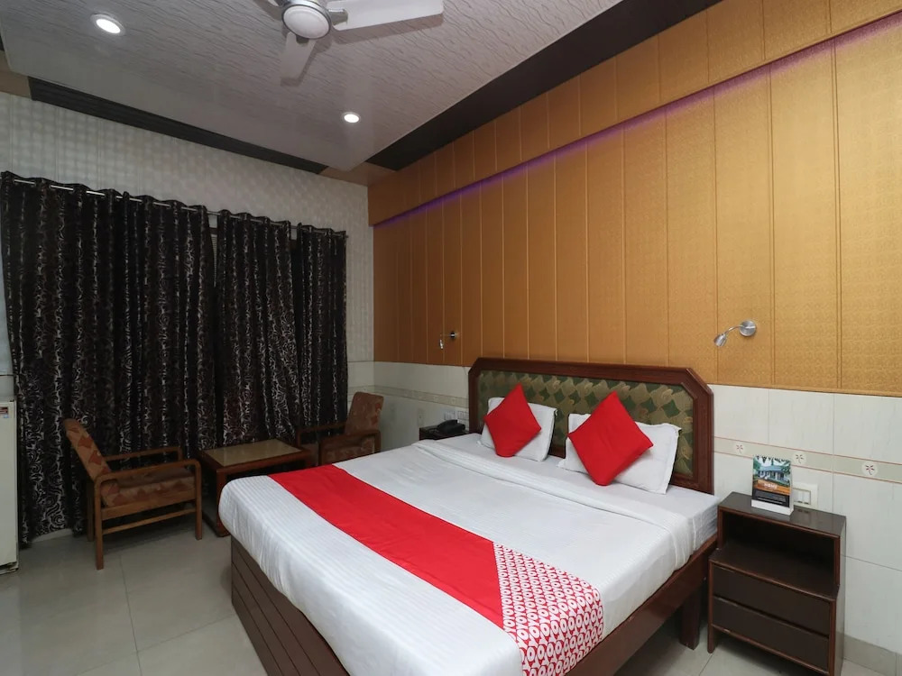 Collection O 28628 Hotel Himgiri Residency