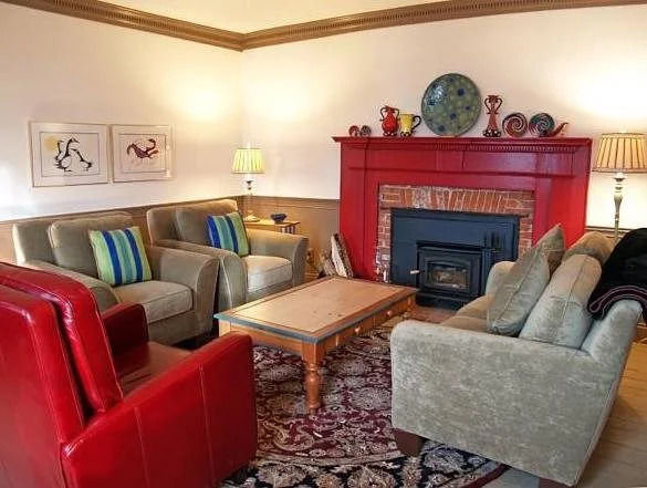 Bailey House Inn - Georgian Waterfront Retreat