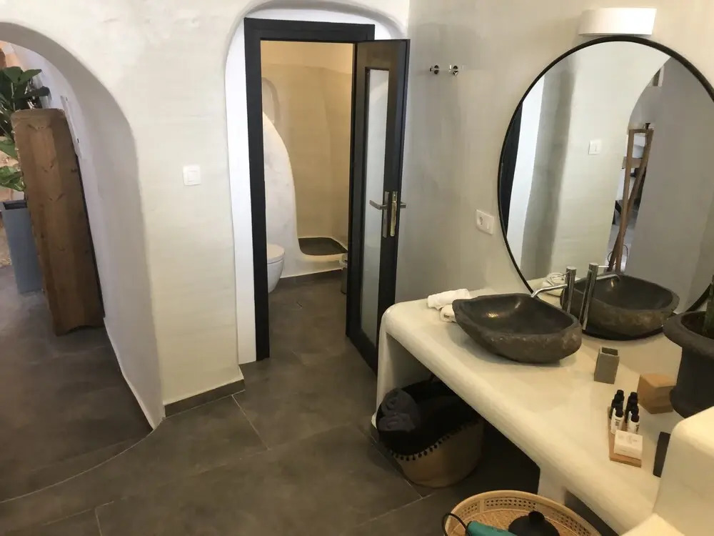 Doukas Caldera Suites