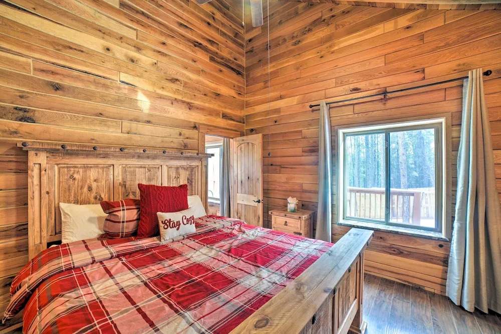 Woodsy Mountain Cabin: 2 Mi to Angel Fire Resort!