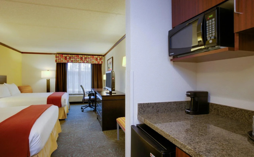 Holiday Inn Express Hotel & Suites Charleston - Northwoods by IHG