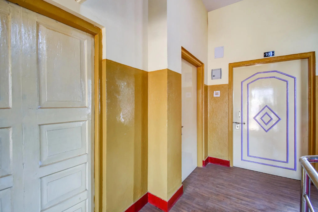 OYO 75953 Shine Inn 2